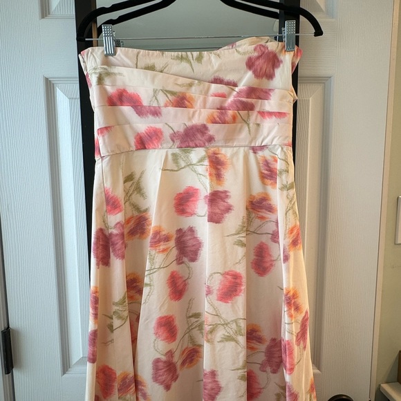 Banana Republic Strapless light pink with flowers size 6 dress - Picture 2 of 3